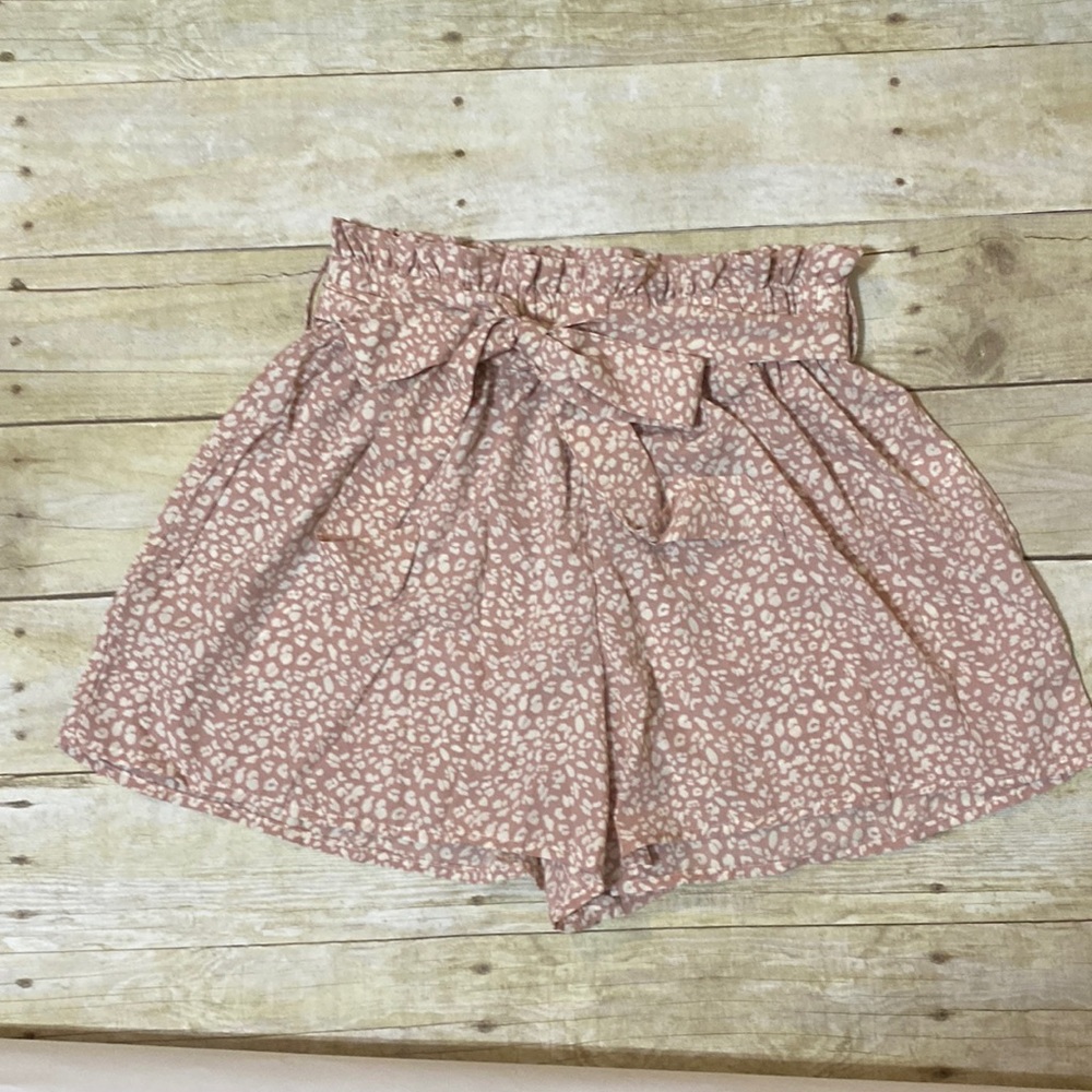 Pink floral dressy shorts with belt